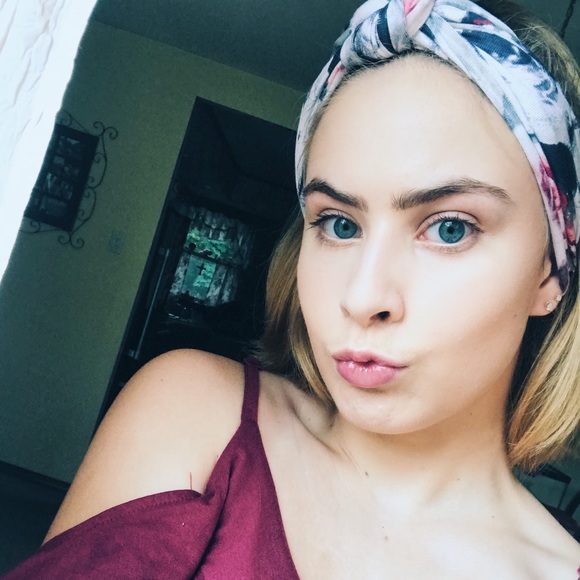 Meet your Posher, Allison - Picture 2 of 3